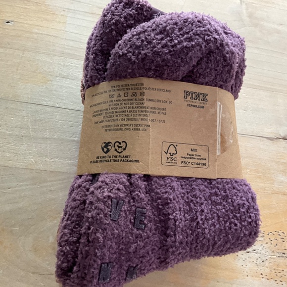 PINK FUZZY CREW SOCKS 2 PAIRS - Picture 2 of 3